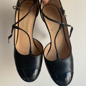 2012 Chanel Interlocking CC Logo T-Strap Pumps